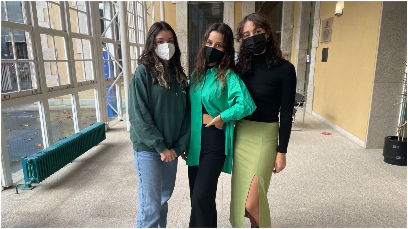 Julieta, Antía y Sara reconocidas por su pieza 'Fashion Victims'.