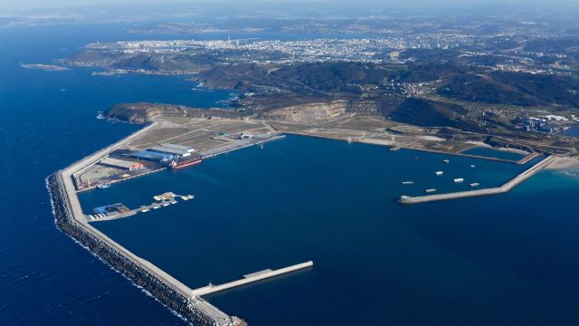 Imagen aérea del puerto exterior de A Coruña.