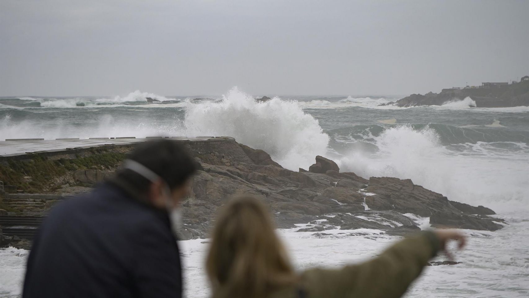 Una foto de archivo de un temporal en A Coruña.