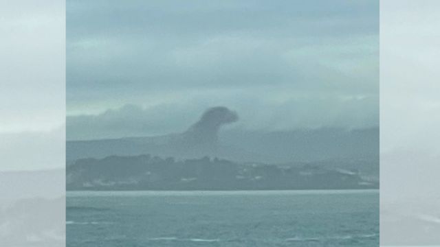 Nube con forma de dinosaurio vista sobre O Burgo