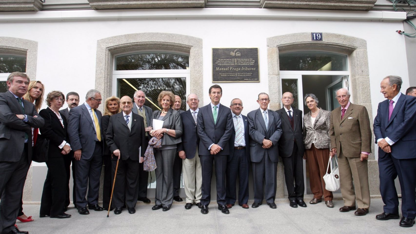 Feijóo, en una visita a la casa museo de Manuel Fraga realizada en 2011, acompañado de miembros del patronato de la Fundación.