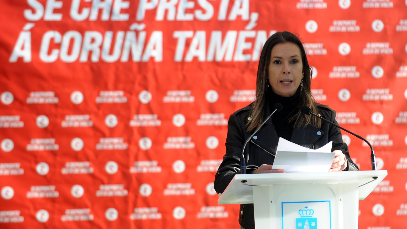 La concejala de Deportes, Mónica Martínez, presentando Coruña Corre.