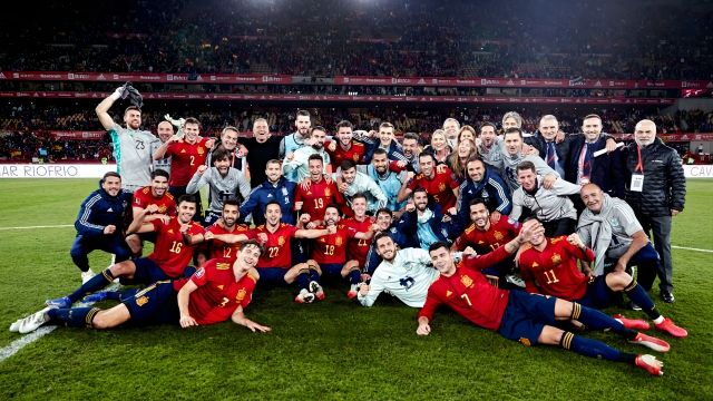 La selección española celebra su clasificación al Mundial de Catar.
