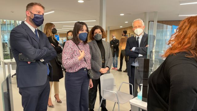 Visita a la nueva oficina de empleo en el Espazo Amizar