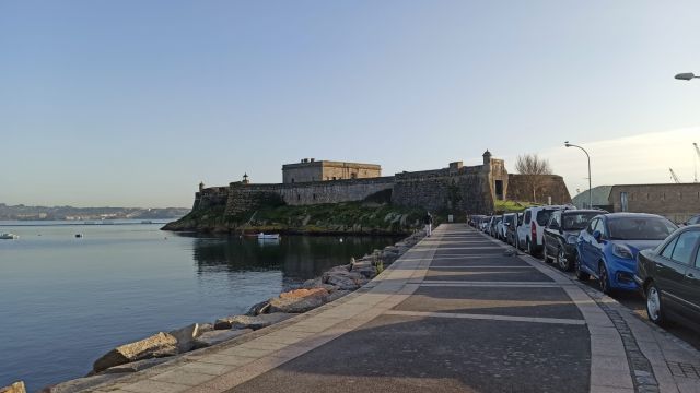 Acceso al Castillo de San Antón, en A Coruña.