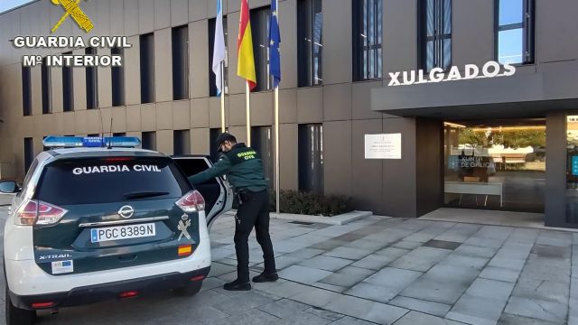 La Guardia Civil ha detenido a un vecino de A Guarda (Pontevedra) por un robo con violencia de una mujer de edad avanzada.