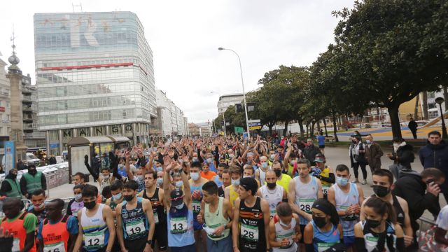 Foto de archivo. Participantes en la media maratón de A Coruña.