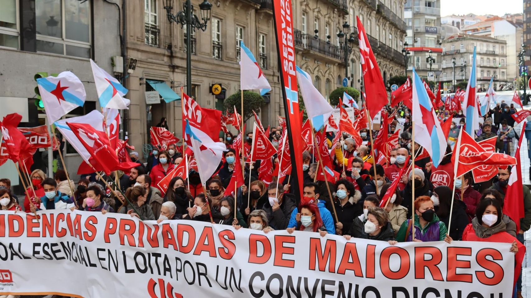 Manifestación de trabajadoras de residencias de mayores privadas y centros de día de Galicia.