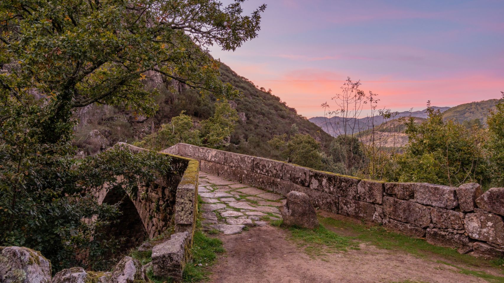 El Puente del Diablo en el Parque Nacional Peneda-Gêres (Portugal).