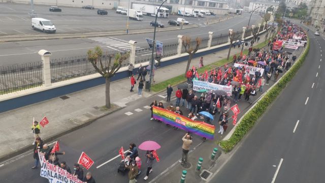 Manifestación del 1 de mayo en la Avenida del Puerto de A Coruña.