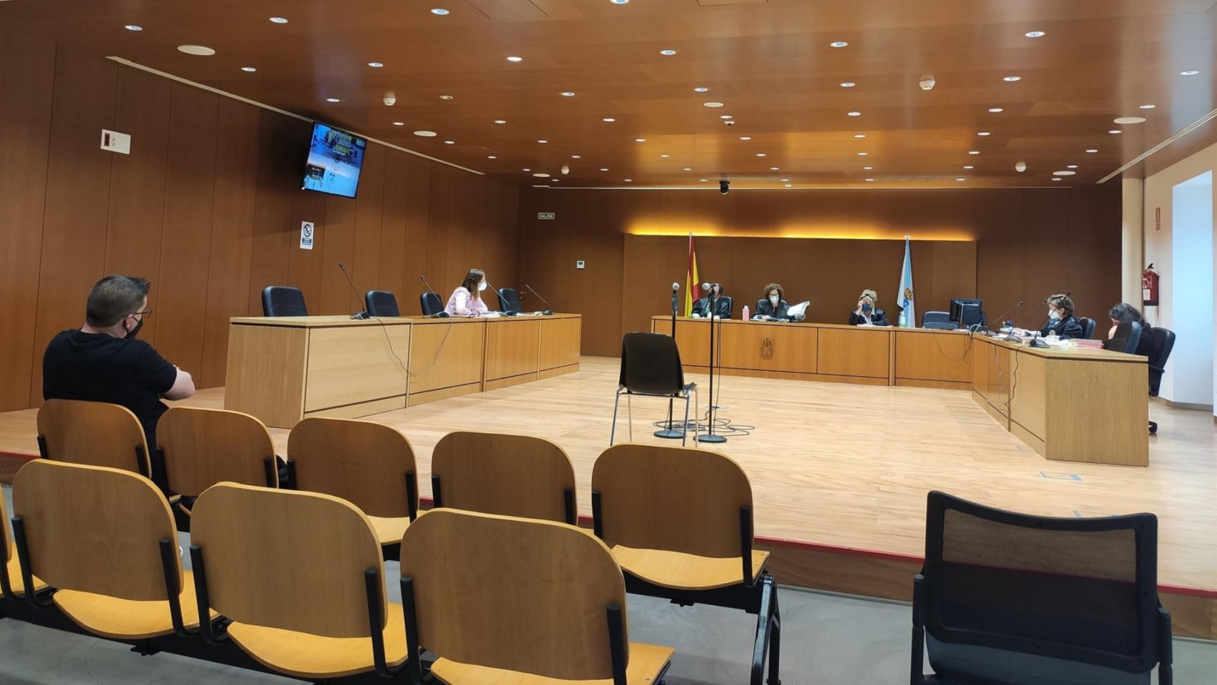 Un acusado de abusos sexuales a una menor en Cee, en el juicio celebrado este miércoles en la sección primera de la Audiencia Provincial de A Coruña.