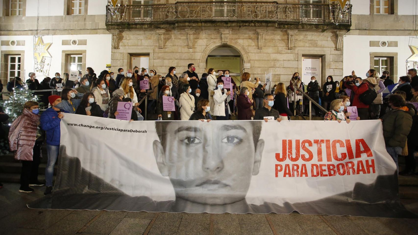 Concentración en Vigo para pedir "justicia" para la joven viguesa Déborah Fernández Cervera.