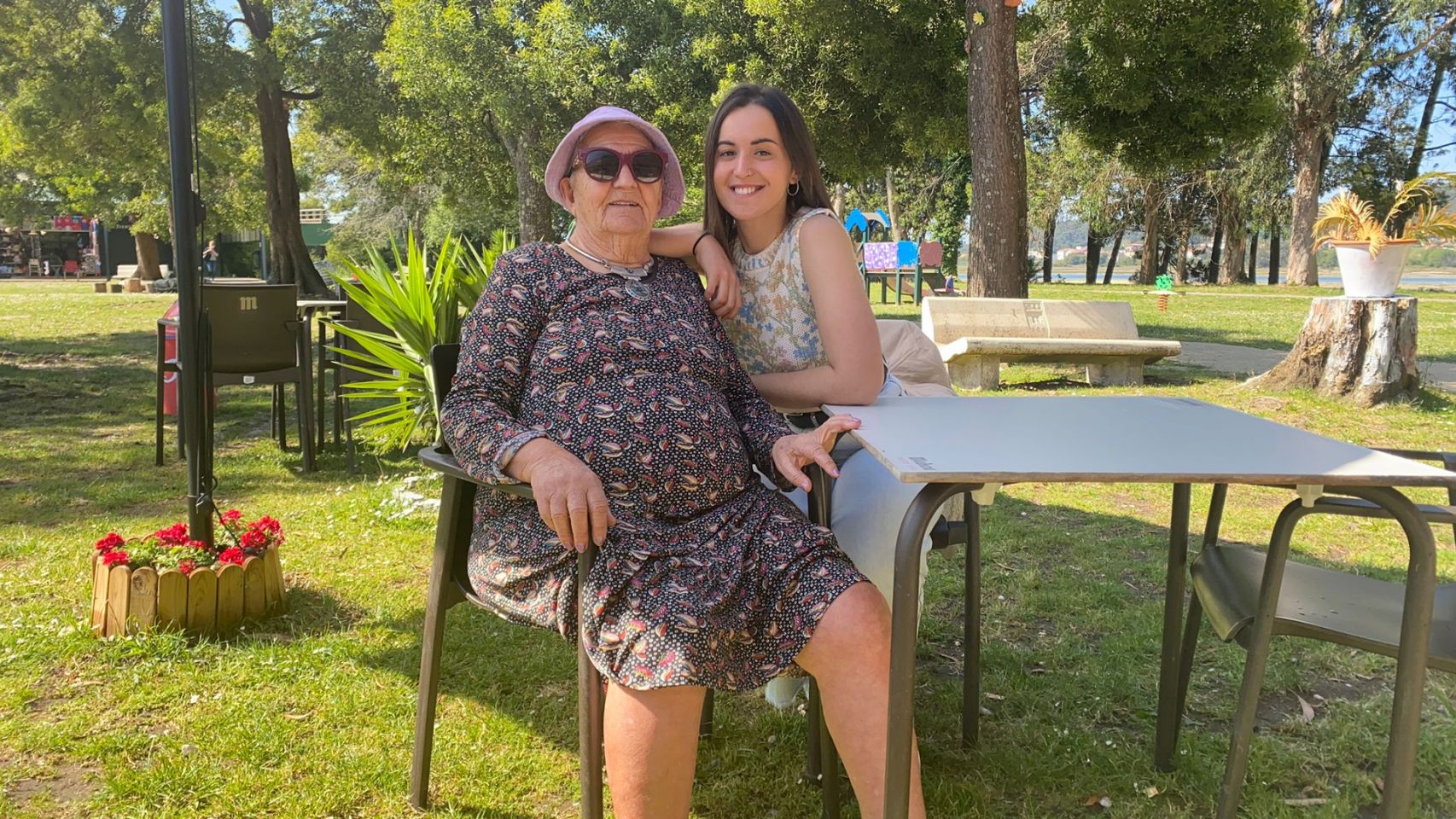 Genoveva Filgueira y su nieta Patricia Bea.