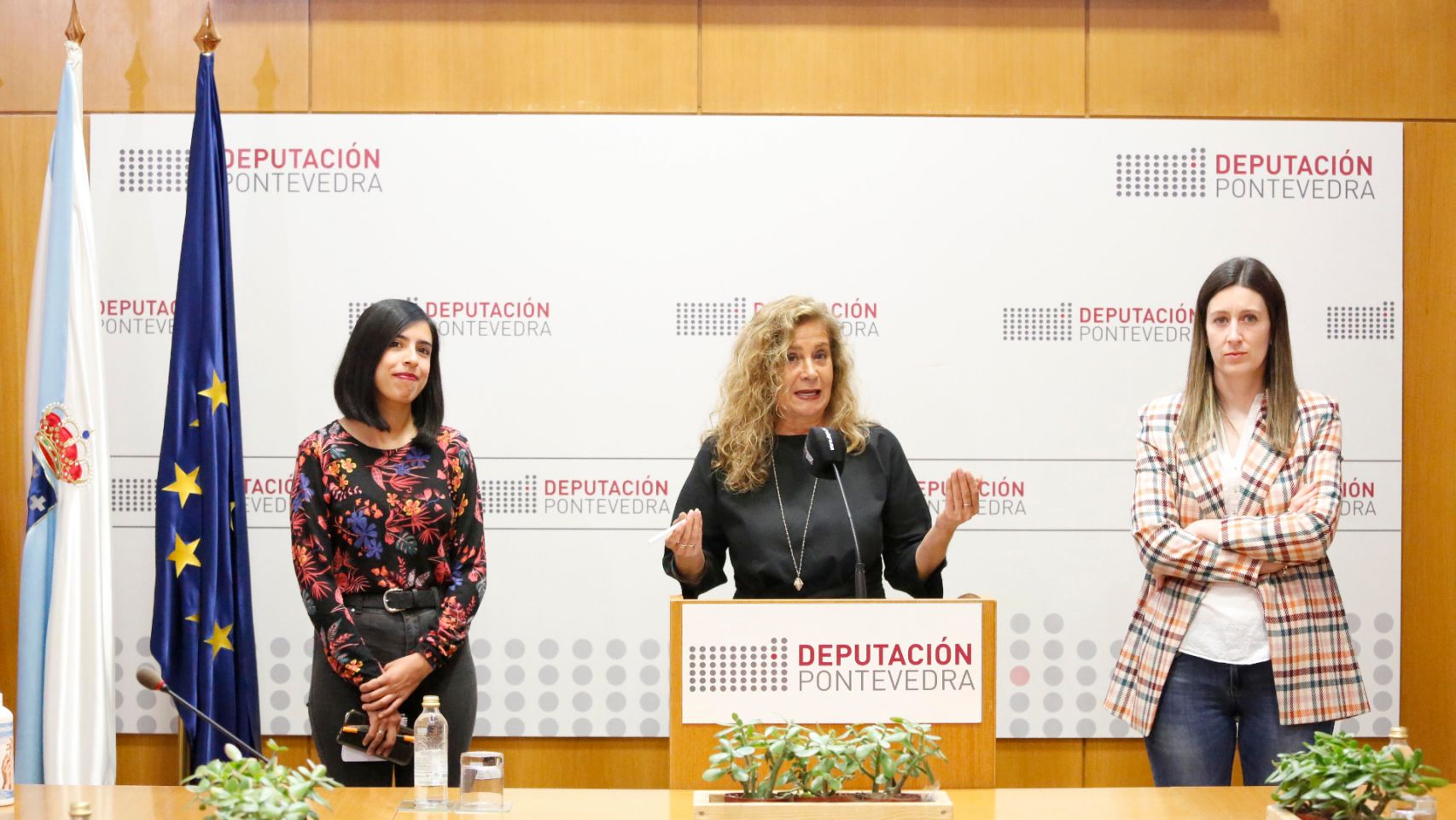 Priscila Retamozo, Carmela Silva y Elena Cobo en la presentación del evento.