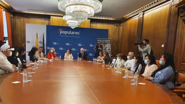 Familiares de las víctimas del Villa de Pitanxo en una reunión en Madrid.