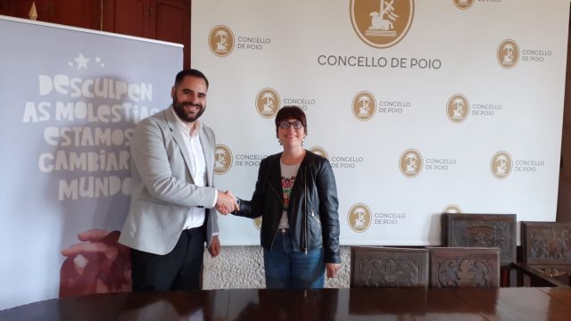 Keltoi Cameán, coordinador de Orientación Laboral de Amicos y Raquel Rodríguez, concelleira de Educación de Poio.