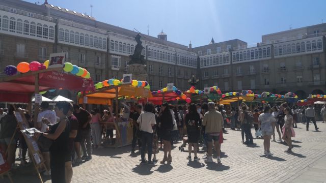 La plaza de María Pita de A Coruña acogió el mercado del Proxecto Semente este viernes.