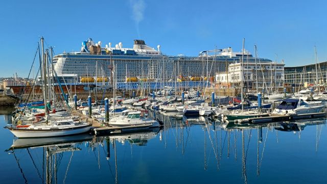 El trasatlántico atracado este jueves en el puerto de A Coruña 