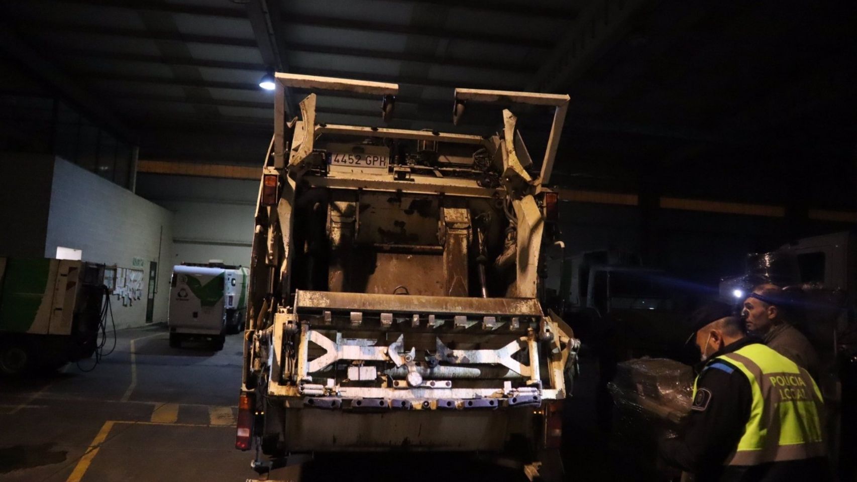 Investigan el sabotaje de varios camiones de recogida de basura de Santiago. 