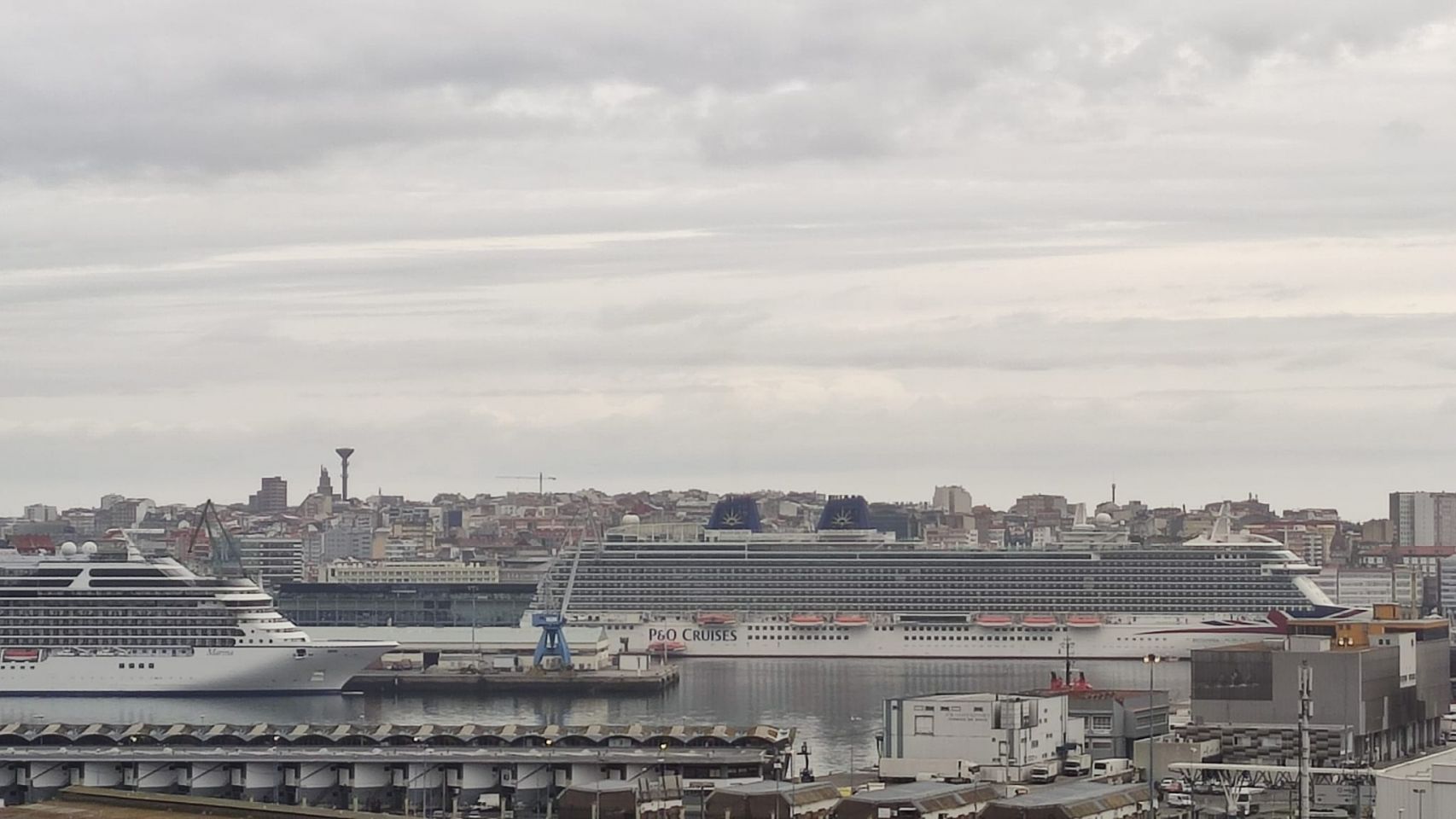Doble escala de cruceros en A Coruña.