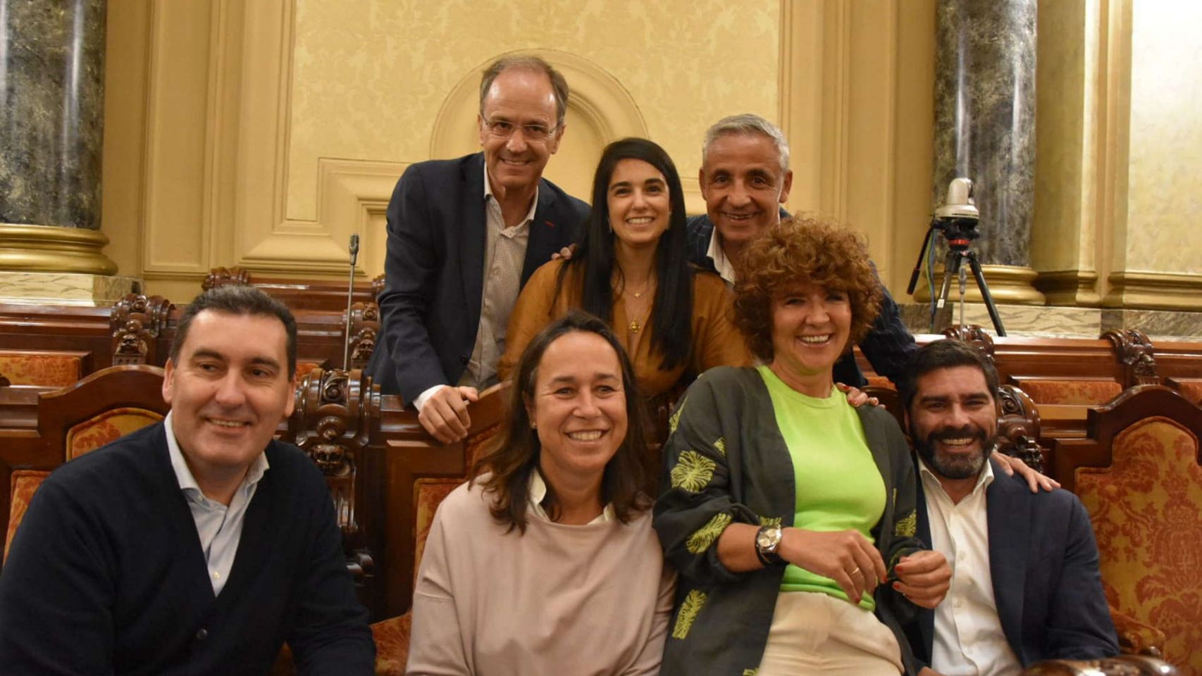 Mayte Gutiérrez, de verde, junto a sus compañeros del Grupo Popular en el último pleno del Concello de A Coruña, que se celebró el jueves