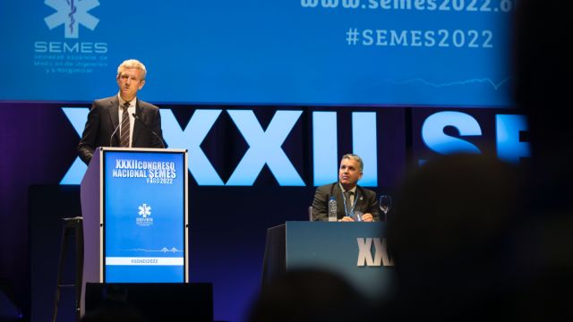 Rueda durante su intervención en el Congreso Semes en Vigo. 