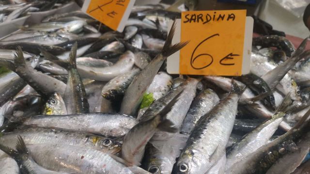 El precio de la sardinas en la Plaza de Lugo de A Coruña 