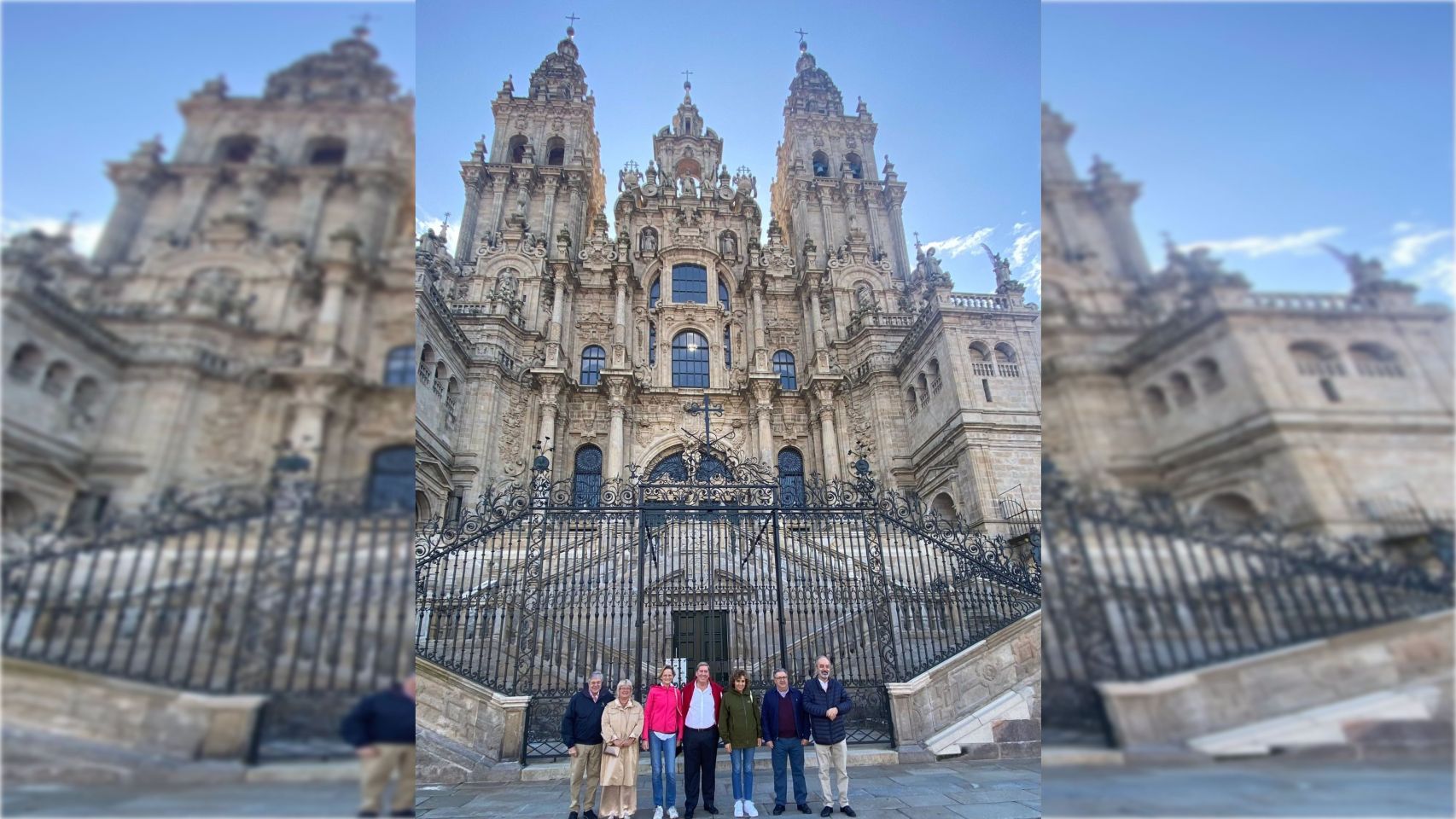 Eurodiputados del PP visitan la Catedral de Santiago.