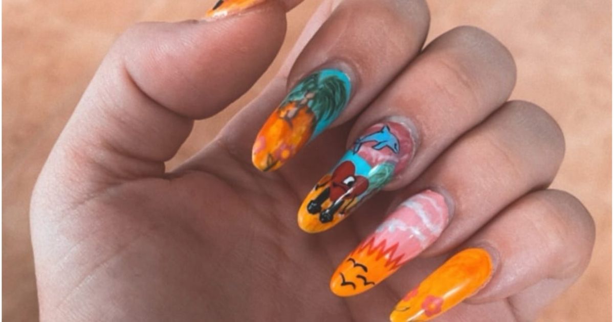 Al frente educar Influencia Lucir el disco de Bad Bunny en las uñas: Originales diseños de nail art en  un centro gallego