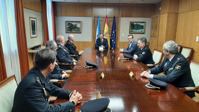 Reunión del delegado del Gobierno, José Miñones, con los cuerpos de seguridad.