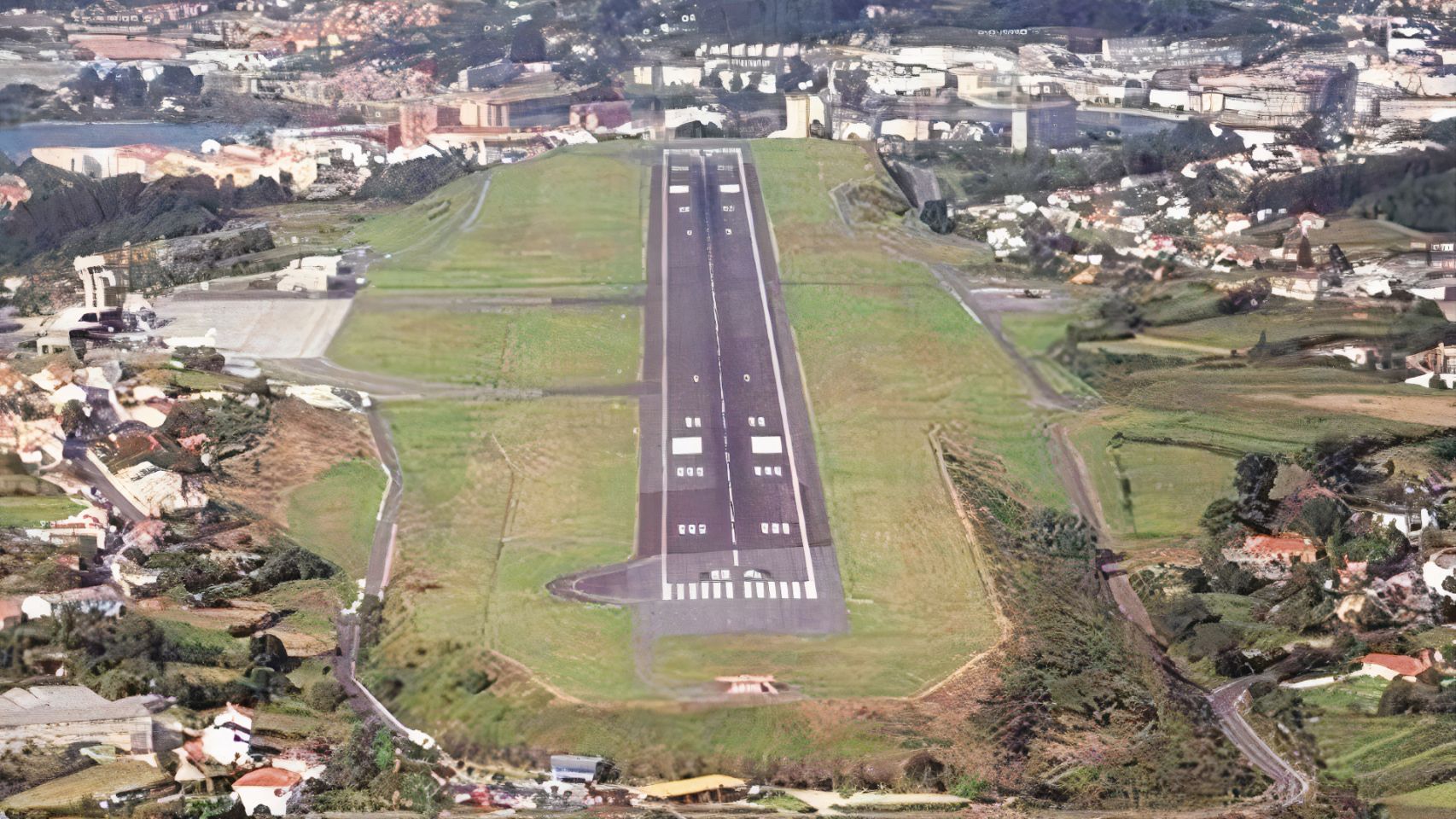 El Aeropuerto de Alvedro en una foto de archivo.