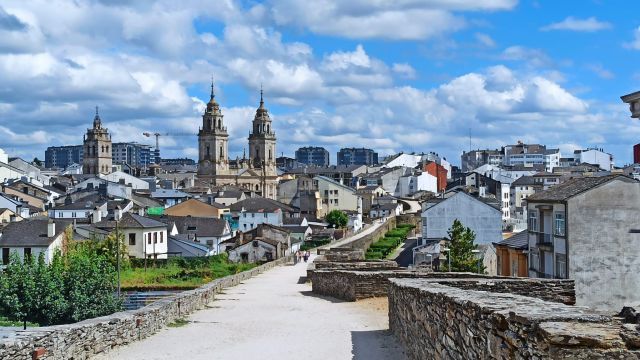 Una imagen de la ciudad de Lugo en una jornada soleada.