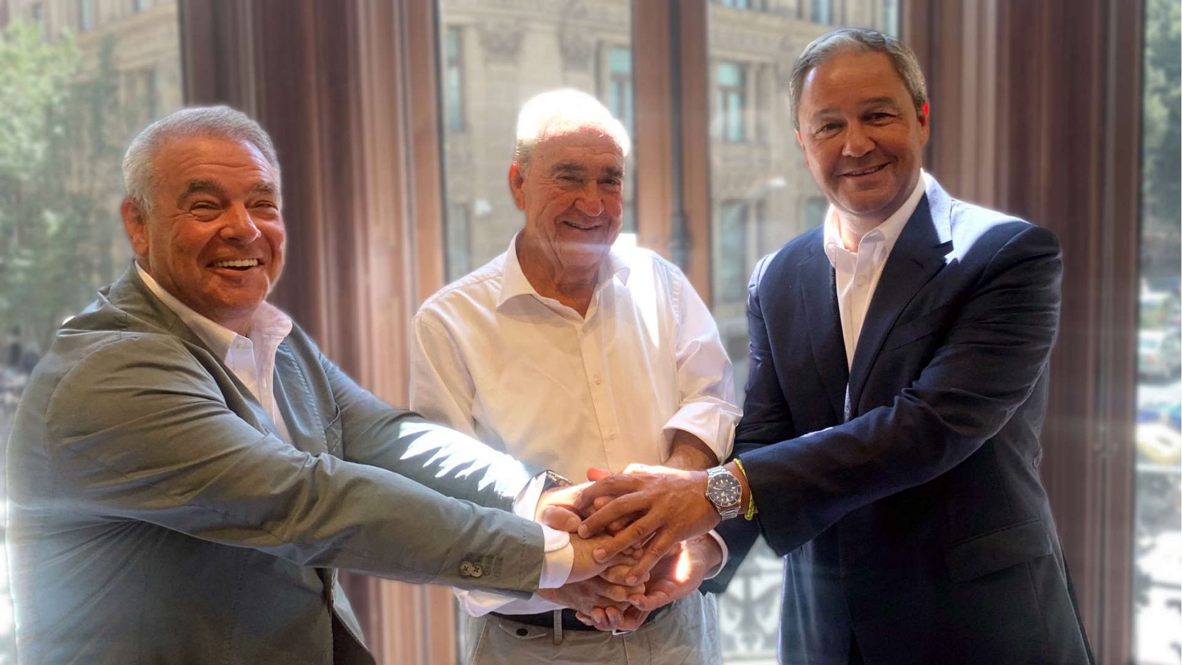 De izquierda a derecha: Walter Mattheus y Víctor Malpartida, CEO y presidente de Bilbomática, respectivamente, y  Constantino Fernández, presidente de Grupo Altia