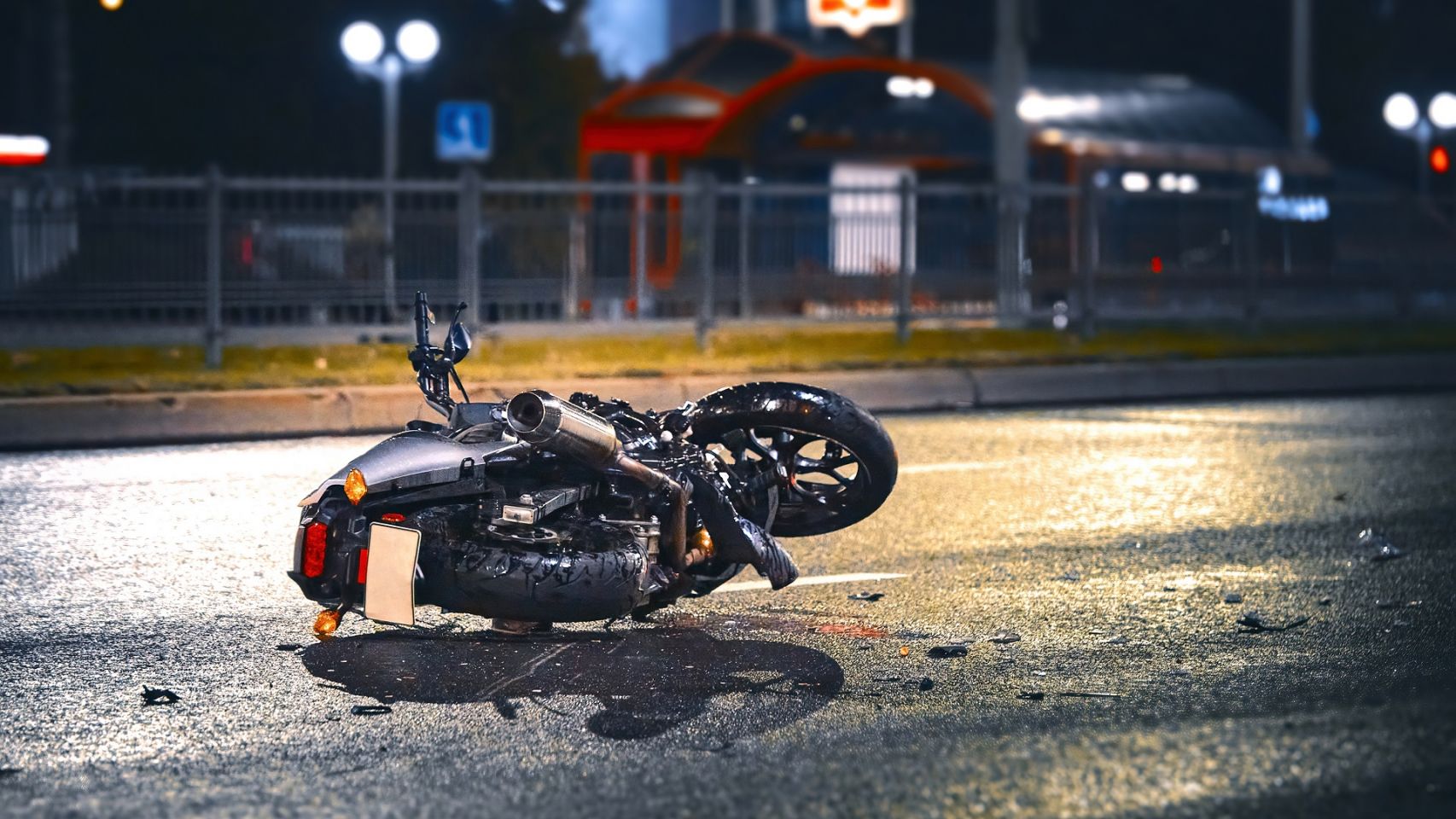 Imagen de archivo de una moto accidentada.