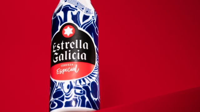 Nueva botella de Estrella Galicia con Sargadelos.