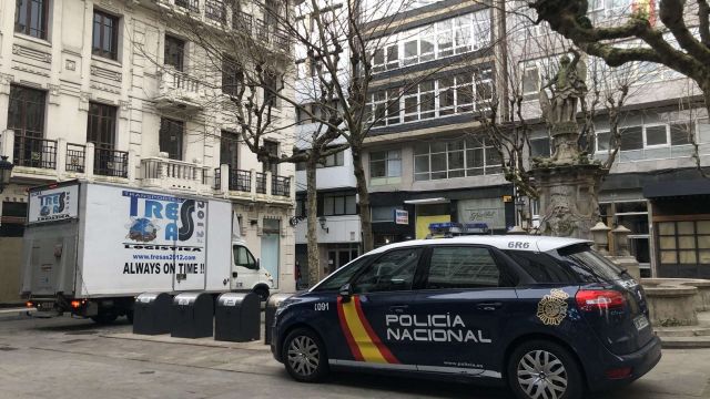 Un coche de la Policía Nacional en A Coruña.