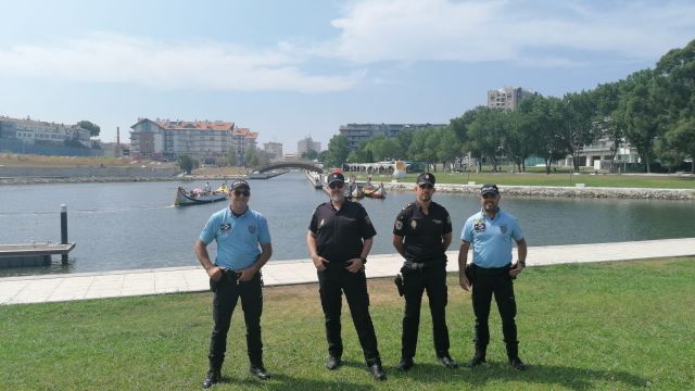 Los agentes españoles junto a los portugueses en Aveiro.