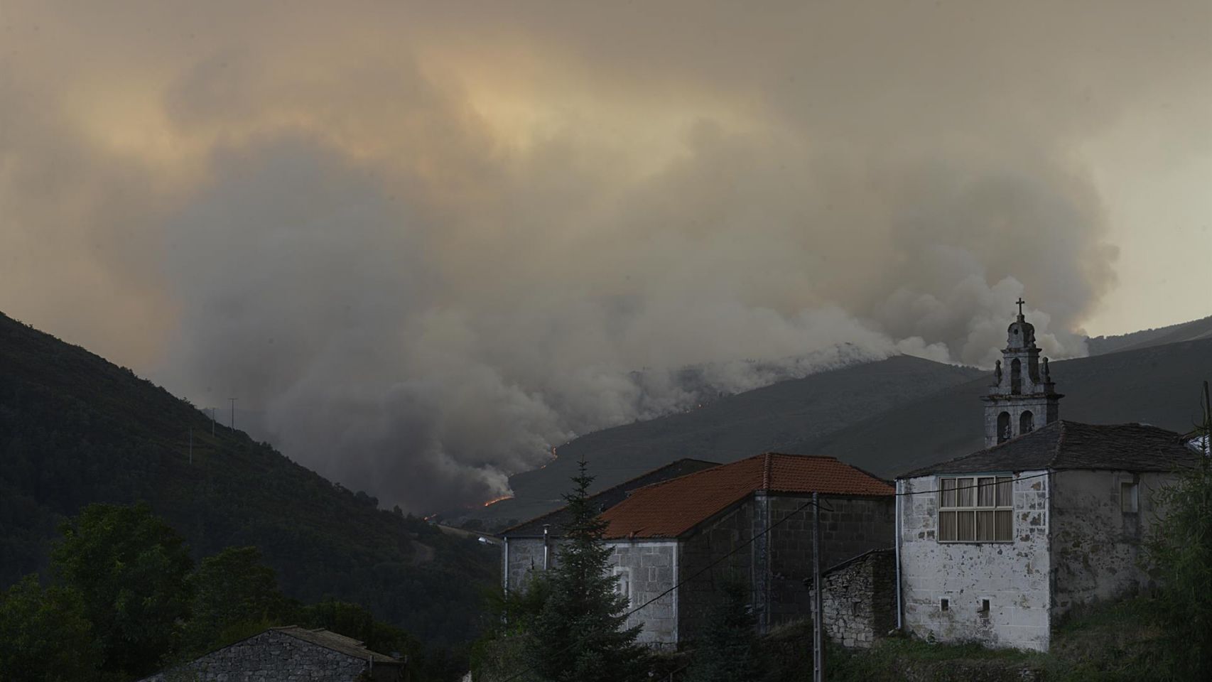 Incendio en Laza (Ourense). 