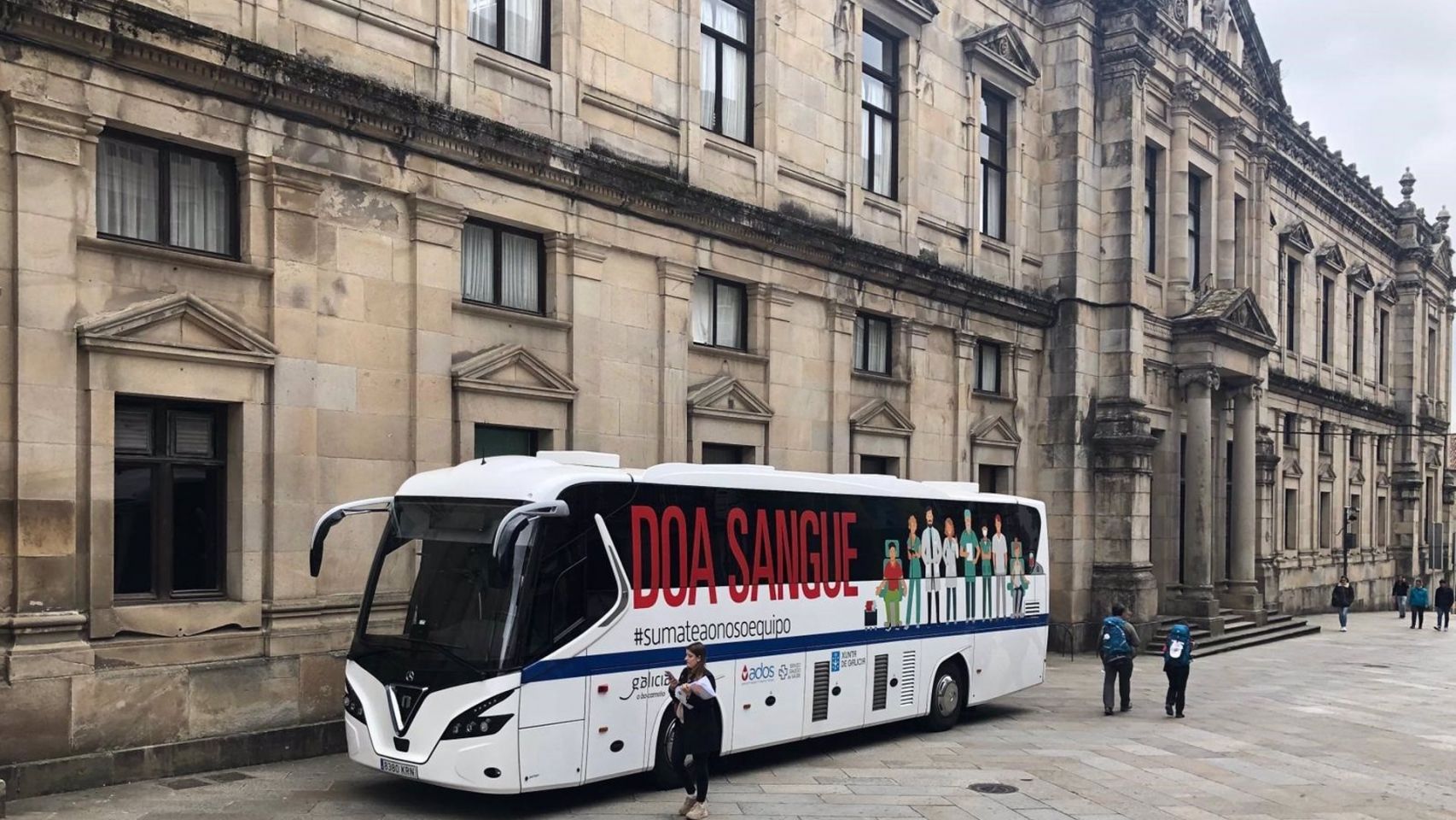 Autobús de la ADOS pide donaciones de sangre gallegos.