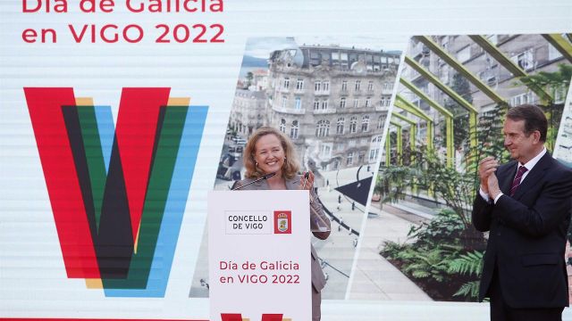 La vicepresidenta primera y ministra de Asuntos Económicos y Transformación Digital en el pregón por el Día de Galicia, en Vigo.