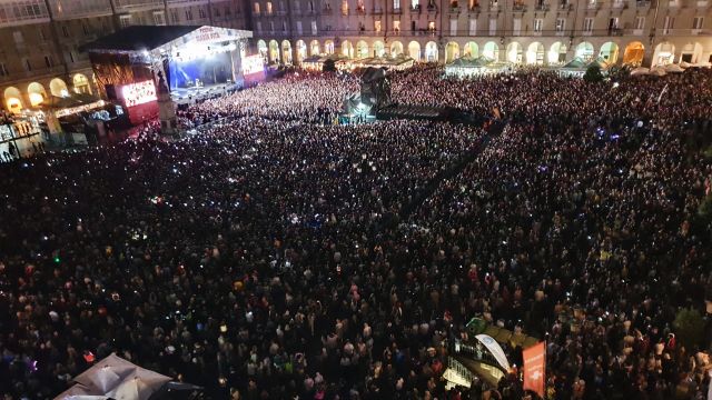 Una abarrotada plaza de María Pita para el concierto de Luis Fonsi