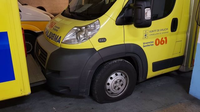  Ambulancia con pinchado en Galicia.