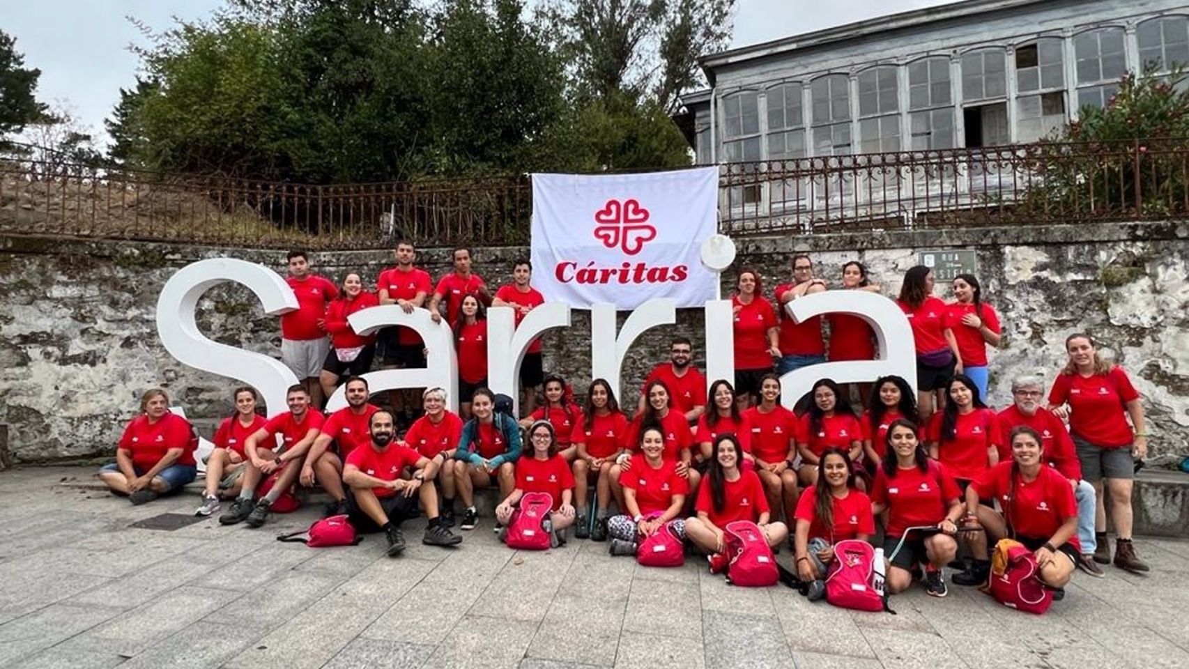 Jóvenes voluntarios de Cáritas peregrinan a Santiago.
