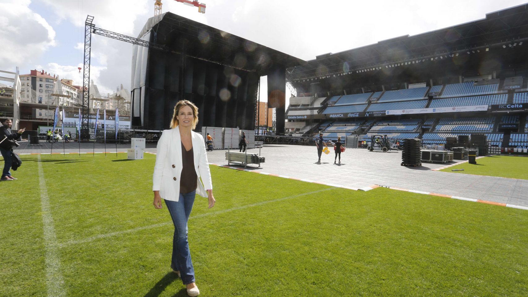 Marta Fernández-
Tapias en el montaje del concierto de Muse en Balaídos.