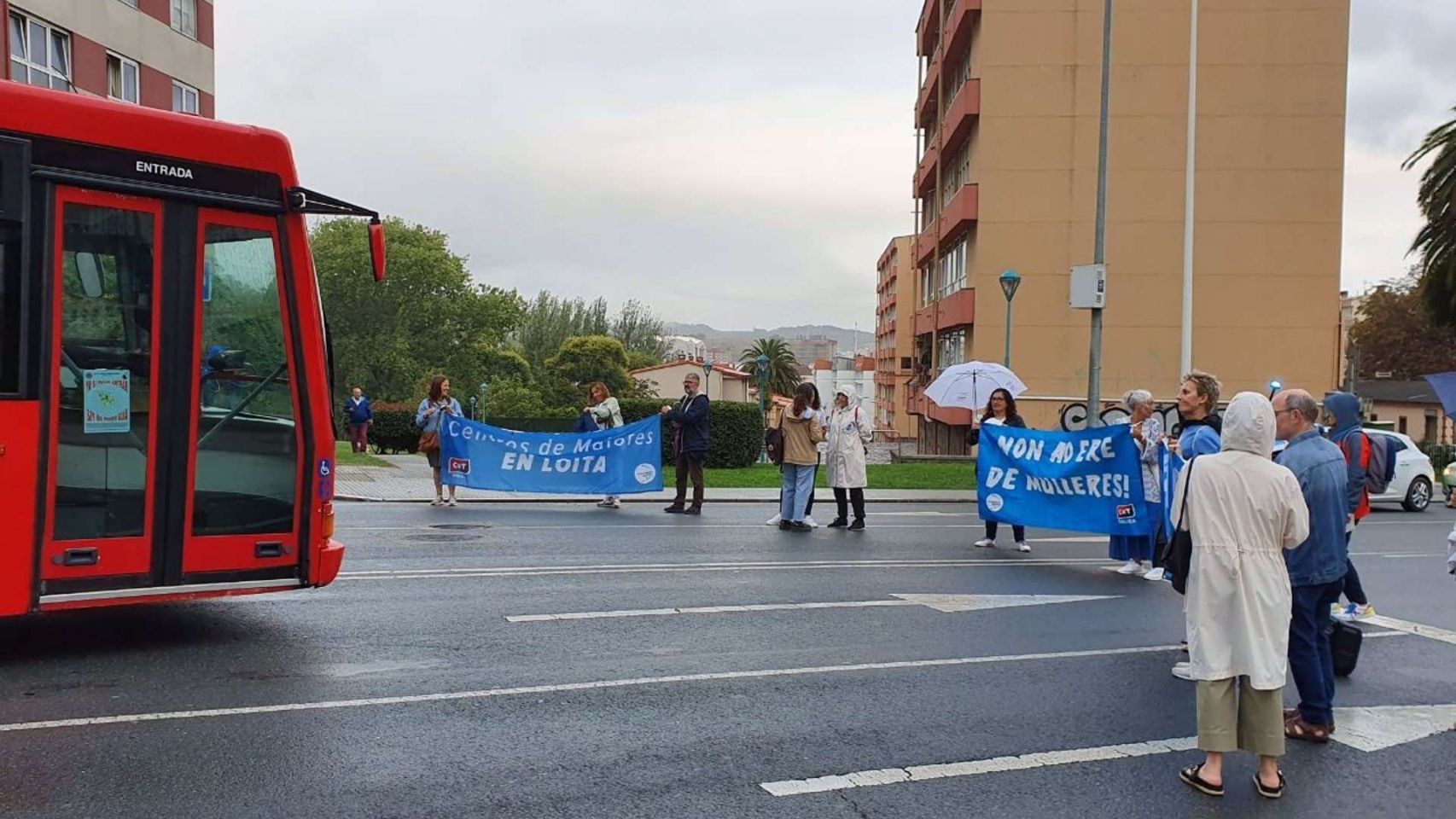 Manifestación en A Coruña de trabajadores de escuelas 'Galiña Azul'