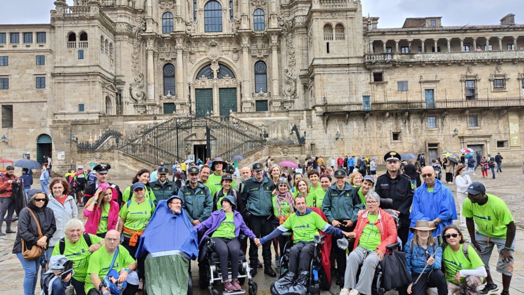 Llegada de voluntarios y pacientes con enfermedades degenerativas a Santiago