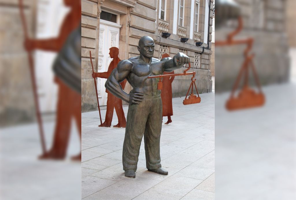 ¿Qué revelan las esculturas urbanas sobre la historia de Pontevedra?