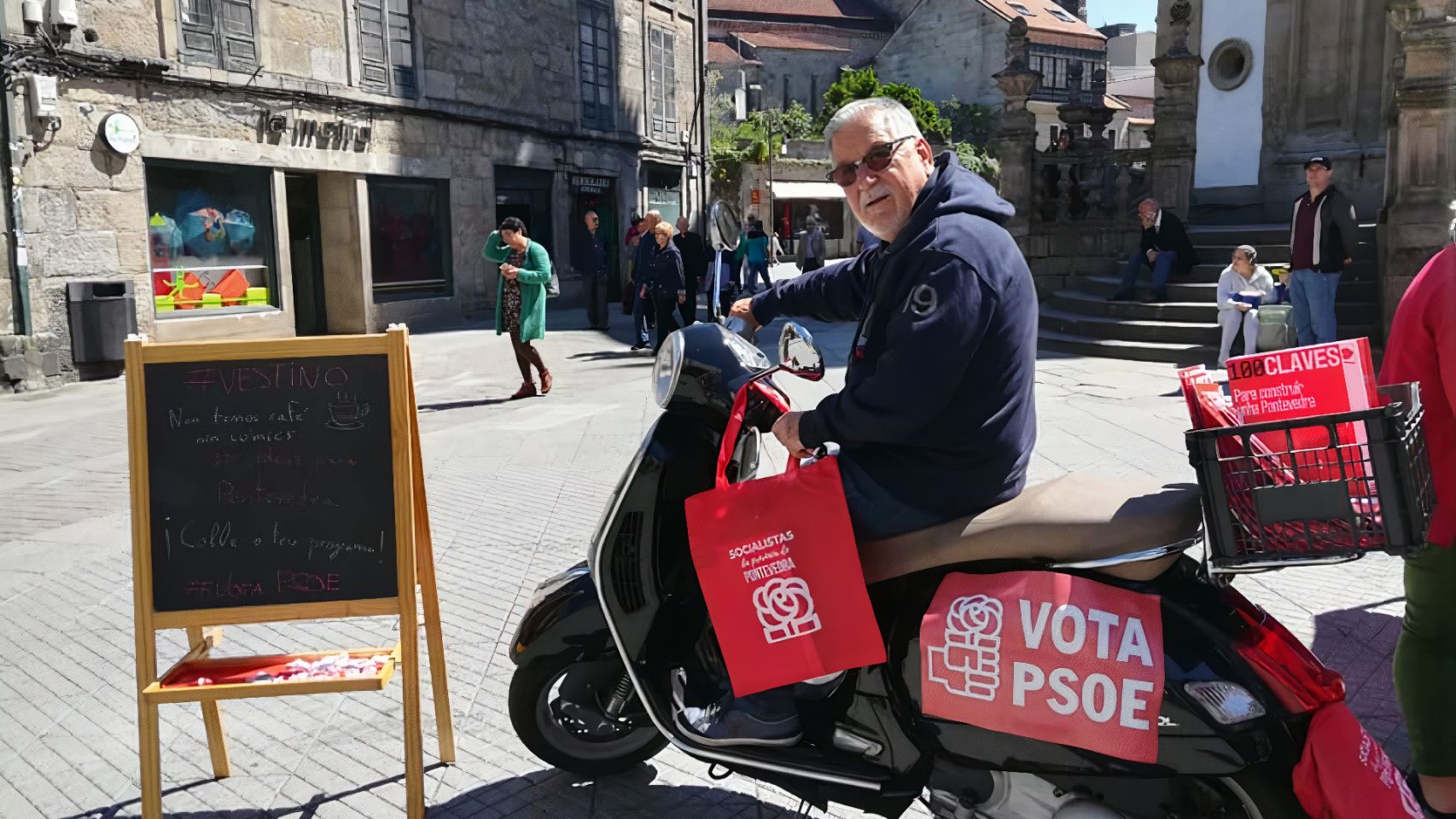 Pedro Vila durante la campaña a las elecciones municipales de 2019 en Pontevedra.
