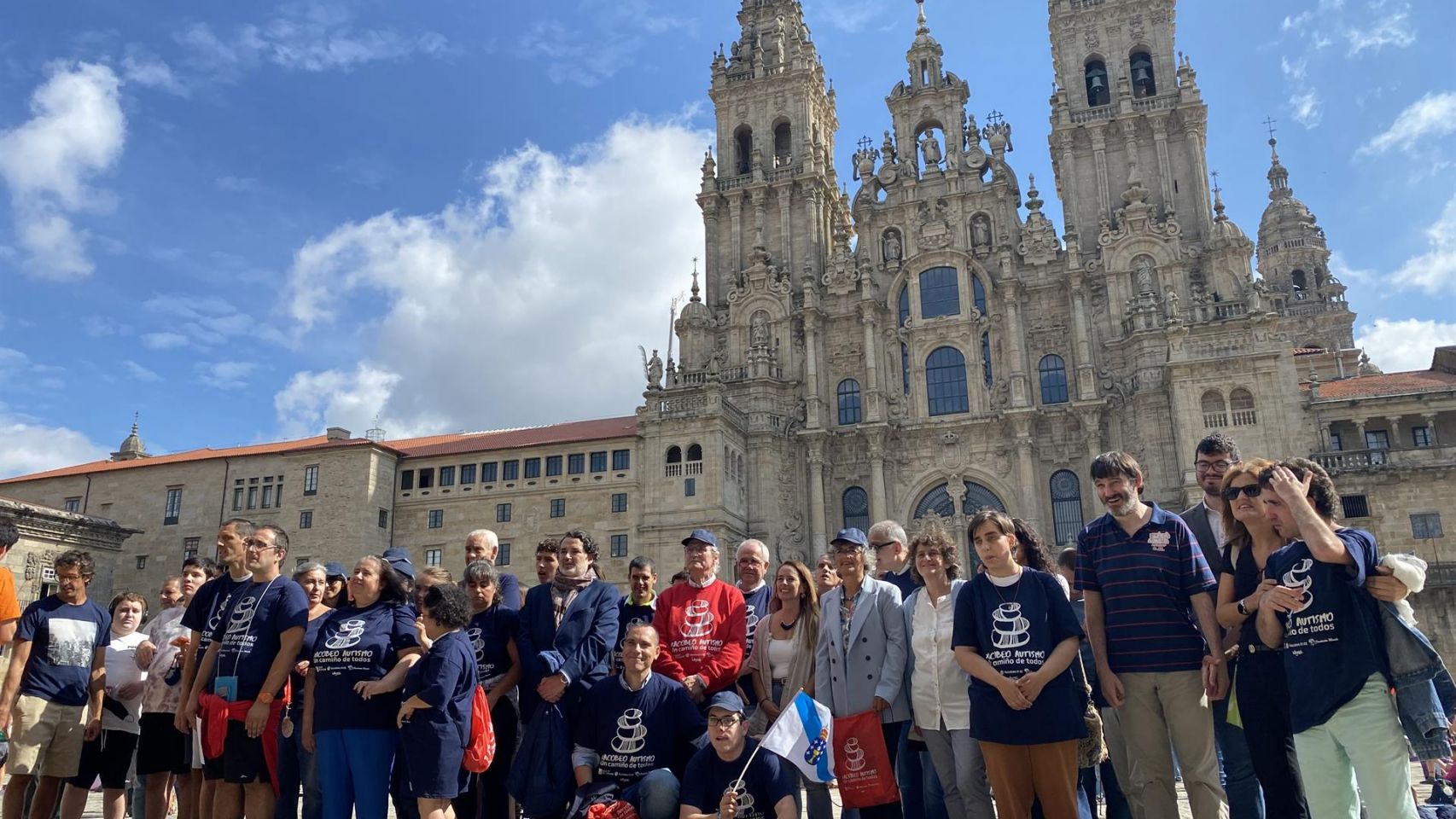 Jóvenes de la Fundación Menela a su llegada a Santiago de Compostela