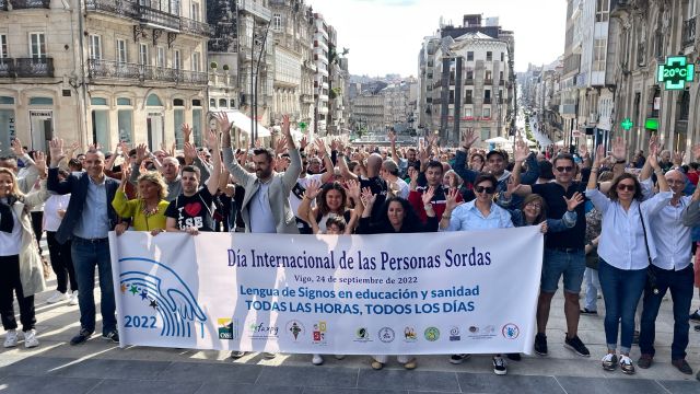Manifestación en Vigo por el Día Internacional de las Personas Sordas.